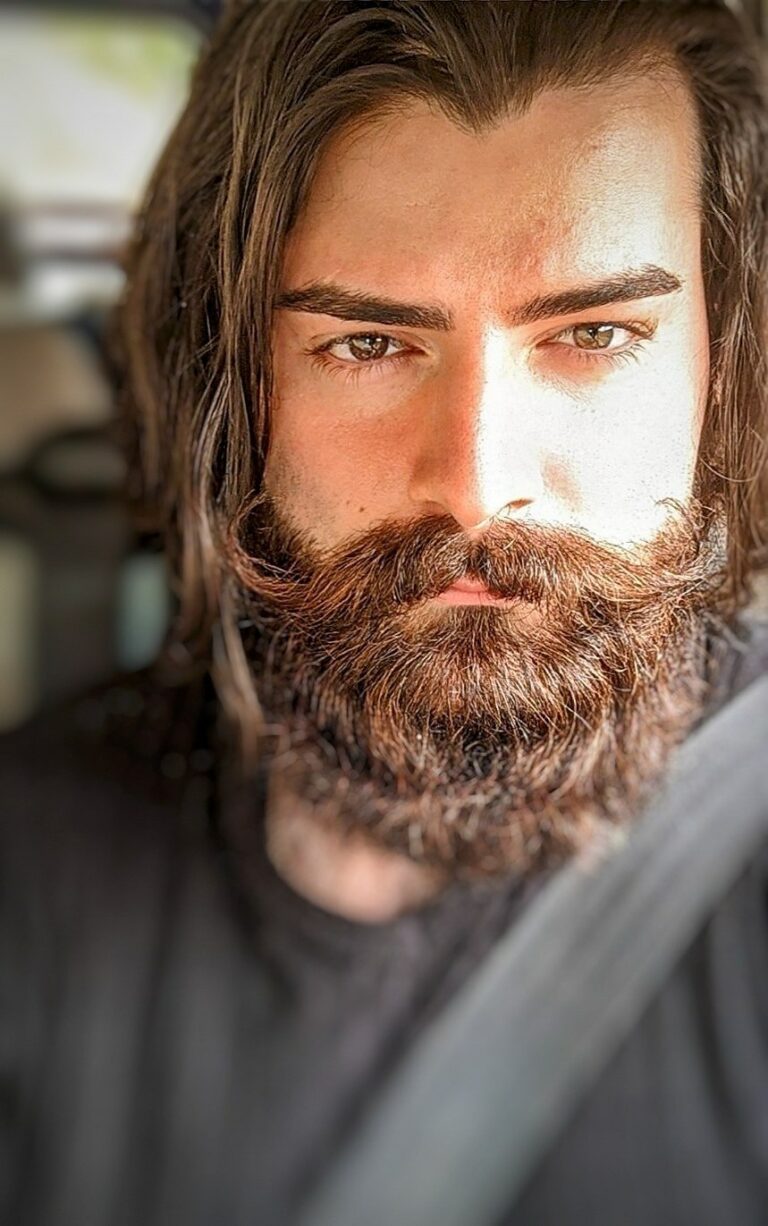 Lire la suite à propos de l’article Daddy gay au téléphone : Marc, 43 ans, chauffeur privé viril à la voix grave qui te fait fondre